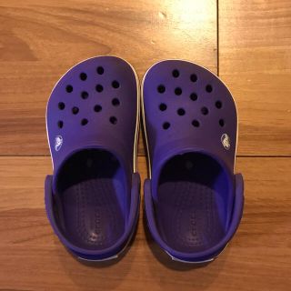 クロックス(crocs)のクロックス　キッズサンダル　紫　14cm(サンダル)