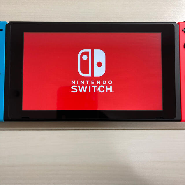 新型　Nintendo　Switch　ネオンレッド　スイッチ　任天堂　本体