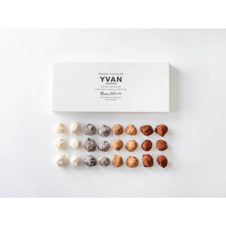 チョコレート(chocolate)のYVAN VALENTIN イヴァン・ヴァレンティン　24個入り(菓子/デザート)
