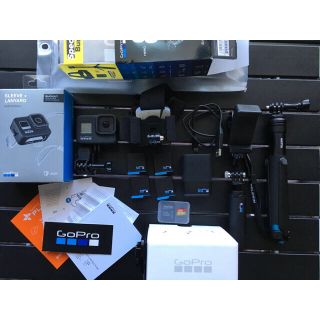 ゴープロ(GoPro)のgopro hero8　12点セット(バッテリー3つ+バッテリー充電器+他)(コンパクトデジタルカメラ)