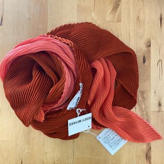 プリーツプリーズイッセイミヤケ(PLEATS PLEASE ISSEY MIYAKE)の【新品未使用】プリーツプリーズ　ISSEI MIYAKE バイカラー ショール(ストール/パシュミナ)