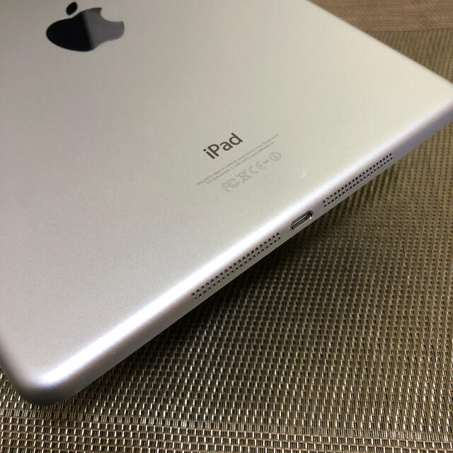 iPad Air 9.7インチ 32GB Wi-Fi + Cellular 2