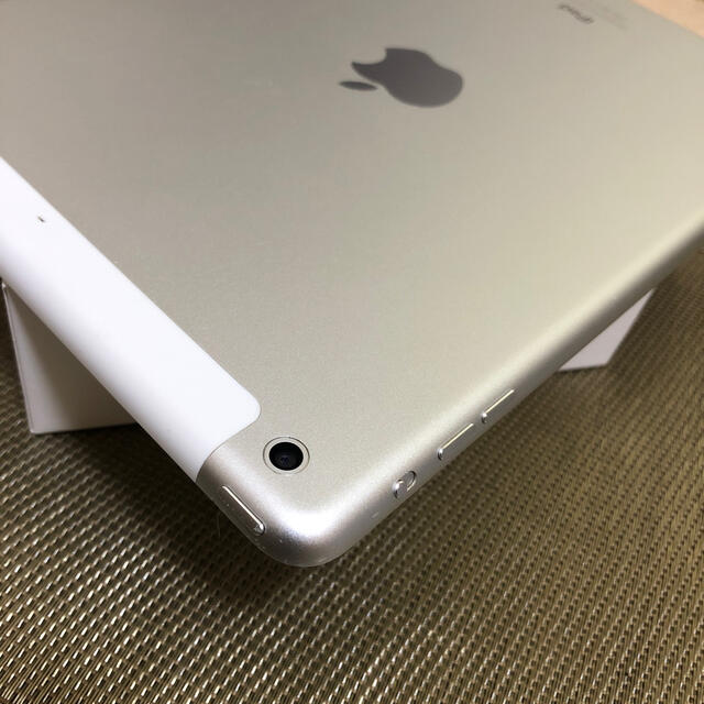 iPad Air 9.7インチ 32GB Wi-Fi + Cellular 3