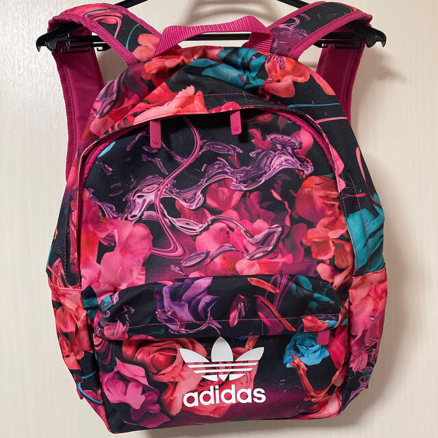 adidas(アディダス)のadidas originals 花柄 バッグパック リュック マルチカラー レディースのバッグ(リュック/バックパック)の商品写真