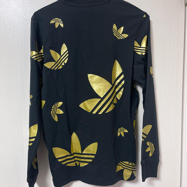 adidas(アディダス)の新品　adidas originals 黒　金ロゴ 総柄 ロンT メンズのトップス(Tシャツ/カットソー(七分/長袖))の商品写真