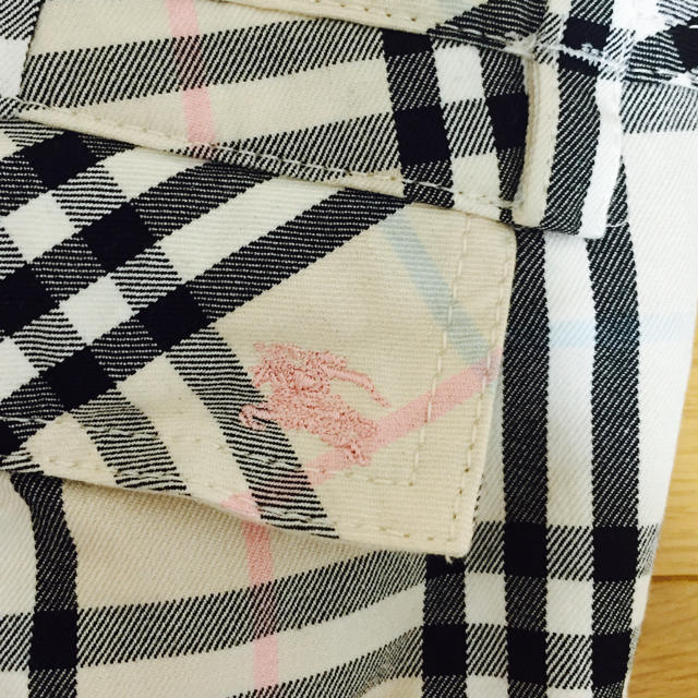 BURBERRY(バーバリー)のBURBERRY BLUE LABEL  レディースのパンツ(クロップドパンツ)の商品写真