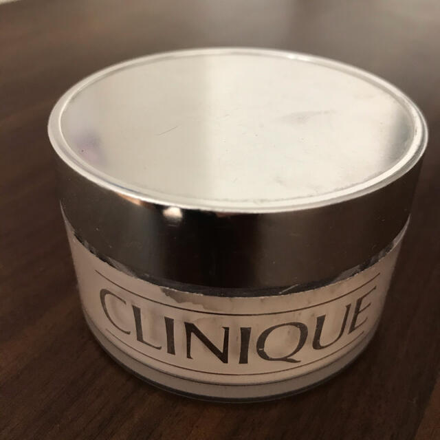 CLINIQUE(クリニーク)の大人気CLINIQUE フェースパウダー　 コスメ/美容のベースメイク/化粧品(フェイスパウダー)の商品写真