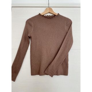 ユニクロ(UNIQLO)の【美品】ユニクロ　UNIQLO ユニクロ リブフリルネックセーター (ニット/セーター)