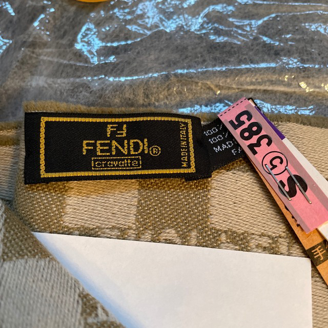 FENDI(フェンディ)のFENDIマフラー レディースのファッション小物(マフラー/ショール)の商品写真