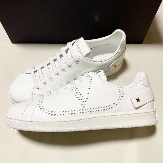 新品未使用!送料込み☆VALENTINO☆BACKNET スニーカー Vロゴ 独特な