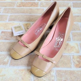 サルヴァトーレフェラガモ(Salvatore Ferragamo)の超美品 フェラガモ ☆ レザー リボン パンプス 3.5C 小さめ 伊製(ハイヒール/パンプス)