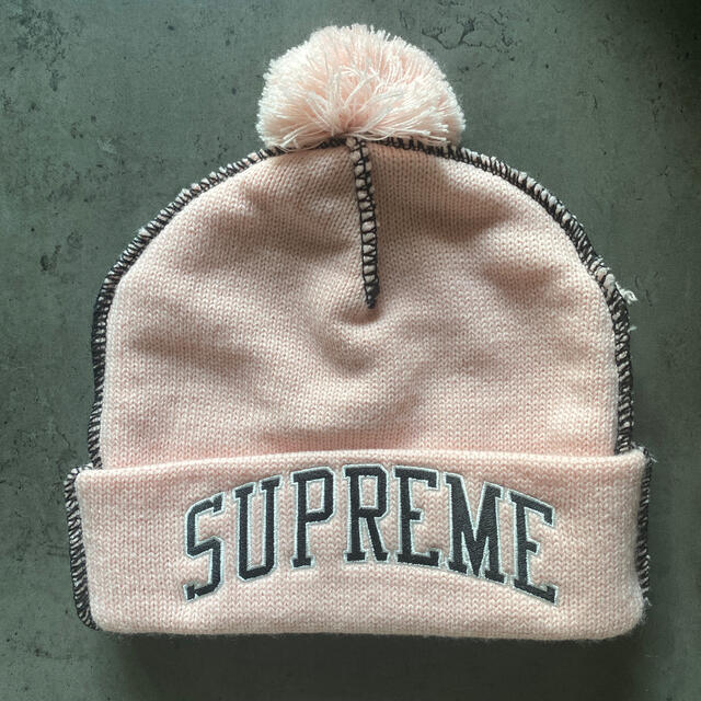 Supreme(シュプリーム)のsupreme シュプリーム ビーニー ニット帽 帽子 ピンク レディースの帽子(ニット帽/ビーニー)の商品写真