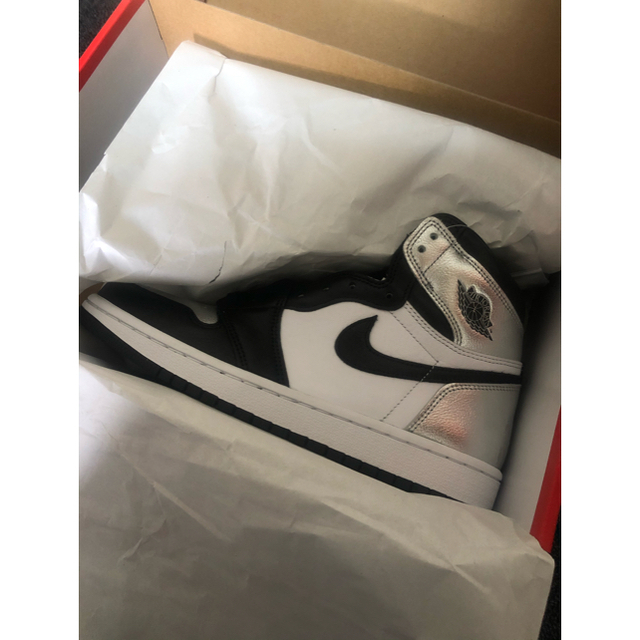 NIKE(ナイキ)のAIR JORDAN 1 WMNS HIGH OG SILVER TOE レディースの靴/シューズ(スニーカー)の商品写真