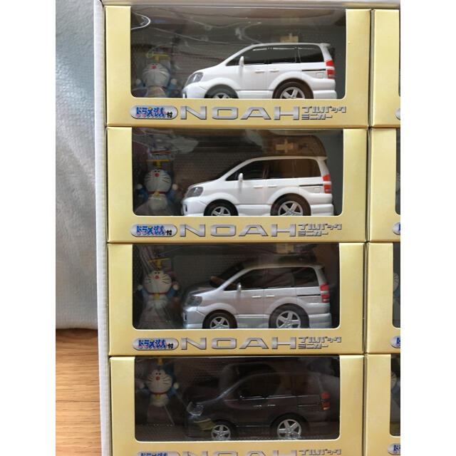 ドラえもん付き　プルバックミニカー　ノア　NOAH 非売品　全8色