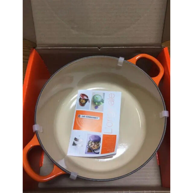 LE CREUSET(ルクルーゼ)の新品 未使用 ルクルーゼ ココットロンド 24cm オレンジ バレンタイン 鍋 インテリア/住まい/日用品のキッチン/食器(鍋/フライパン)の商品写真