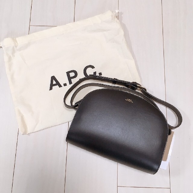 新品未使用大人気♡A.P.C.アーペーセー♡ハーフムーンレザーショルダー