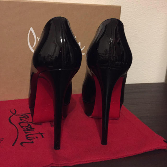 Christian Louboutin(クリスチャンルブタン)のルブタン   エナメルパンプス レディースの靴/シューズ(ハイヒール/パンプス)の商品写真