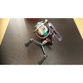 ダイワ(DAIWA)の【カスタム】DAIWA リーガル改 エメラルダス LT 3000S-C-DH (リール)