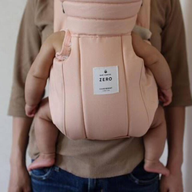 Ergobaby(エルゴベビー)のキューズベリー　zero 抱っこ紐 キッズ/ベビー/マタニティの外出/移動用品(抱っこひも/おんぶひも)の商品写真