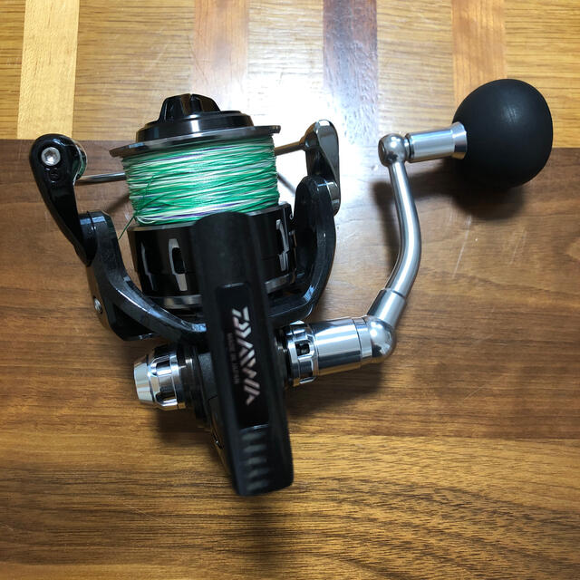 極美品 ダイワ DAIWA スピニングリール 16 キャタリナ 4500H