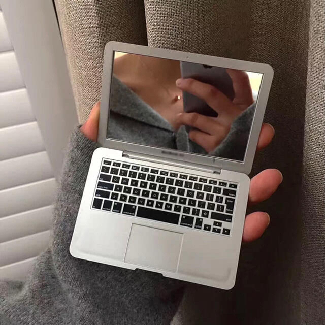 UNIF(ユニフ)の【激レア】 MacBook ミニ ミラー コンパクト コンパクトミラー レディースのファッション小物(ミラー)の商品写真