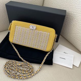 シャネル(CHANEL)のレア❤️ ボーイ　シャネル　ラインストーン付き　チェーンウォレット　イエロー(ショルダーバッグ)