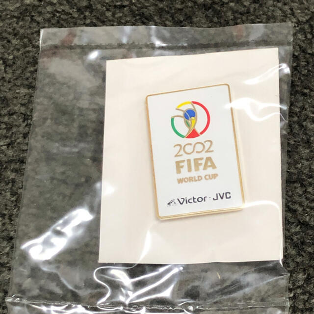 Victor(ビクター)の2002 FIFA WORLD COP  記念ピンバッチ 非売品 スポーツ/アウトドアのサッカー/フットサル(記念品/関連グッズ)の商品写真