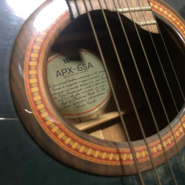 ヤマハ(ヤマハ)のYAMAHA エレアコ アコースティックギター　APX-6SA ストラップ付き 楽器のギター(エレキギター)の商品写真