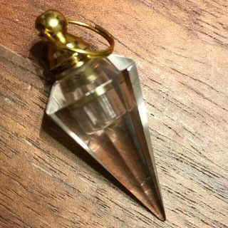 水晶　クリスタル　香水瓶　ペンダントトップ　ペンデュラム　アロマオイル入れ(ネックレス)