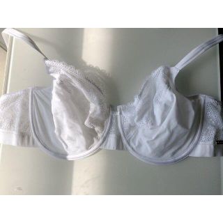 75F☆Chantelle シャンテル　フランス海外高級ランジェリー(ブラ)