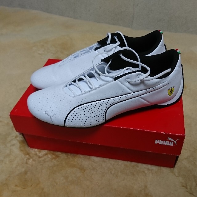 PUMA(プーマ)の【大幅値下げ！】プーマ フェラーリ フューチャーキャットウルトラ白 メンズの靴/シューズ(スニーカー)の商品写真