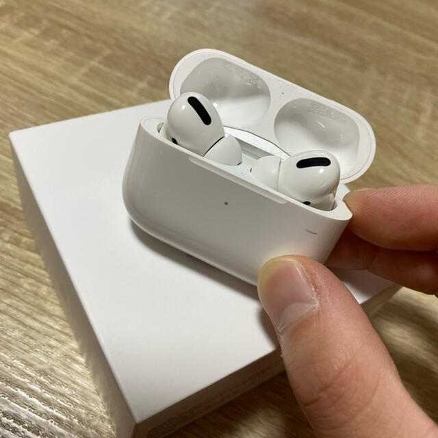 Apple(アップル)のAirPods Pro スマホ/家電/カメラのオーディオ機器(ヘッドフォン/イヤフォン)の商品写真