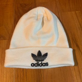 アディダス(adidas)のadidas ニット帽　白(ニット帽/ビーニー)