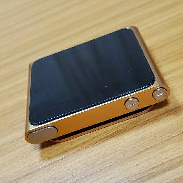 iPod(アイポッド)のiPod nano 第6世代 8GB オレンジ スマホ/家電/カメラのオーディオ機器(ポータブルプレーヤー)の商品写真