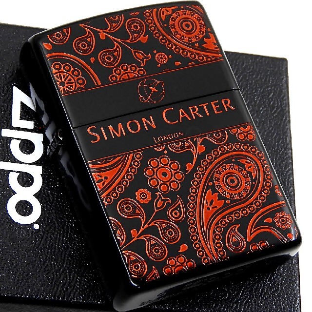 ZIPPO(ジッポー)の送料込み/ZIPPO◇SIMON CARTER◇ペイズリー柄◇赤/黒◇新品ジッポ メンズのファッション小物(タバコグッズ)の商品写真