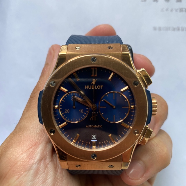 HUBLOT(ウブロ)の今週で取り消し 定価350万 HUBLOTクラシックフュージョン キングゴールド メンズの時計(腕時計(アナログ))の商品写真