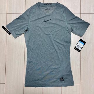 ナイキ(NIKE)のNIKE タイトフィット Tｰシャツ 【新品】(トレーニング用品)