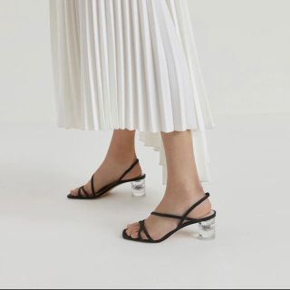 チャールズアンドキース(Charles and Keith)のチャールズアンドキース　アシメトリカルストラップ ルーサイトヒールサンダル(サンダル)