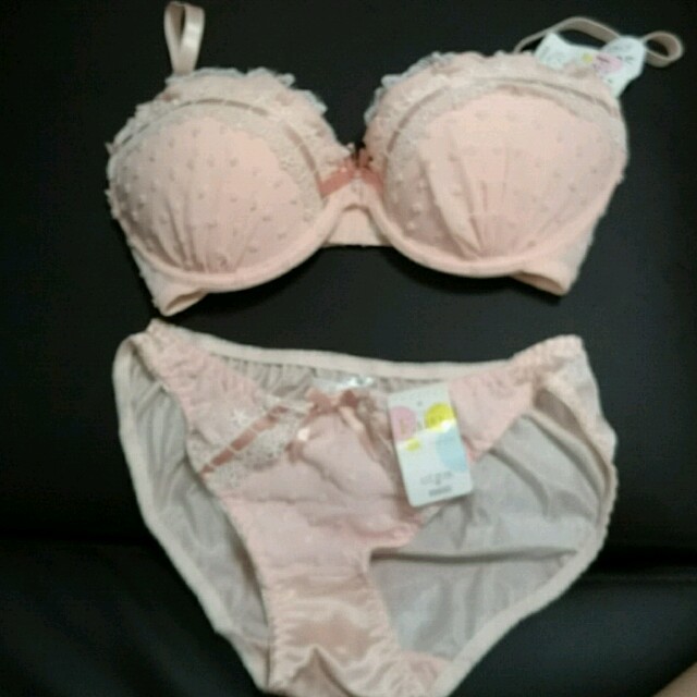 ピンクのブラ&ショーツセット レディースの下着/アンダーウェア(ブラ&ショーツセット)の商品写真