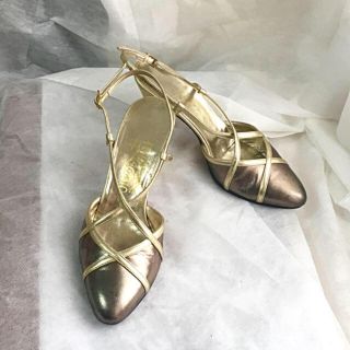 サルヴァトーレフェラガモ(Salvatore Ferragamo)のFerragamo 6ブロンズゴールド サンダル(サンダル)