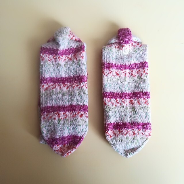 ネット洗いOK コスパ◎数シーズン使える手編み靴下 フラワーピンク レディースM ハンドメイドのファッション小物(レッグウェア)の商品写真
