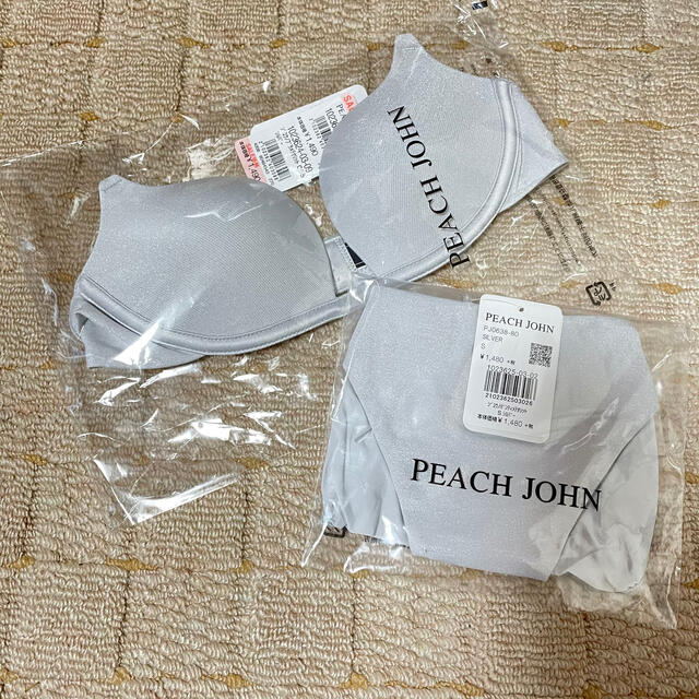 PEACH JOHN(ピーチジョン)の新品　ピーチジョン　C65ブラ＆ショーツ レディースの下着/アンダーウェア(ブラ&ショーツセット)の商品写真