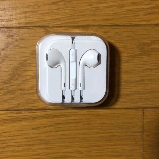 アイフォーン(iPhone)の未使用iPhone純正イヤホン(ヘッドフォン/イヤフォン)