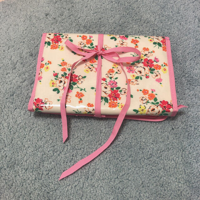 Cath Kidston(キャスキッドソン)の【新品＊未使用】Cath Kidston アメニティ入れ レディースのファッション小物(ポーチ)の商品写真