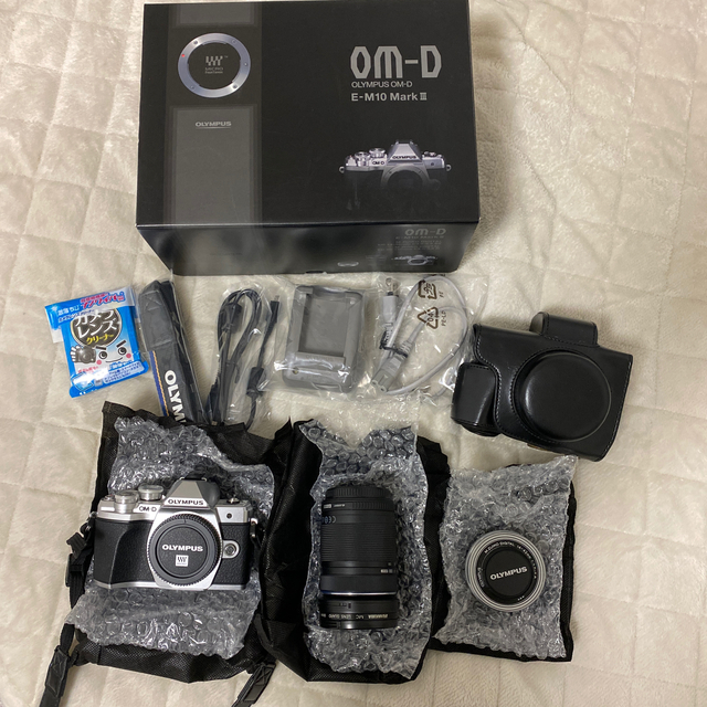 2／24迄】OLYMPUS OM−D E−M10 Mark Ⅲ ミラーレス一眼 【おまけ付