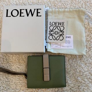 ロエベ(LOEWE)の未使用　ロエベ　バイカラー　二つ折り　財布　ウォレット　アボカド グリーン(財布)