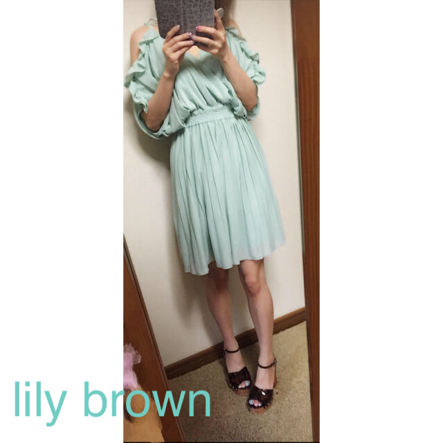 Lily Brown(リリーブラウン)のlily brown ワンピース レディースのワンピース(ミニワンピース)の商品写真