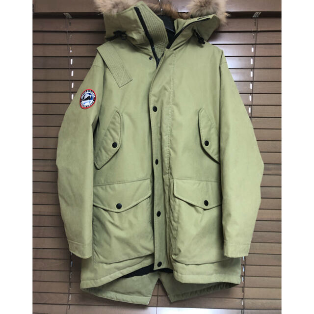 CANADA GOOSE(カナダグース)のアークティックエクスプローラー　ダウンジャケット　ベルーガ メンズのジャケット/アウター(ダウンジャケット)の商品写真