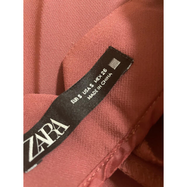 ZARA(ザラ)のZARA ハイウエストパンツ　ザラ　マルサラ レディースのパンツ(カジュアルパンツ)の商品写真