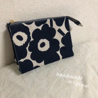 マリメッコ(marimekko)のマリメッコ生地　ハンドメイドポーチ(ポーチ)